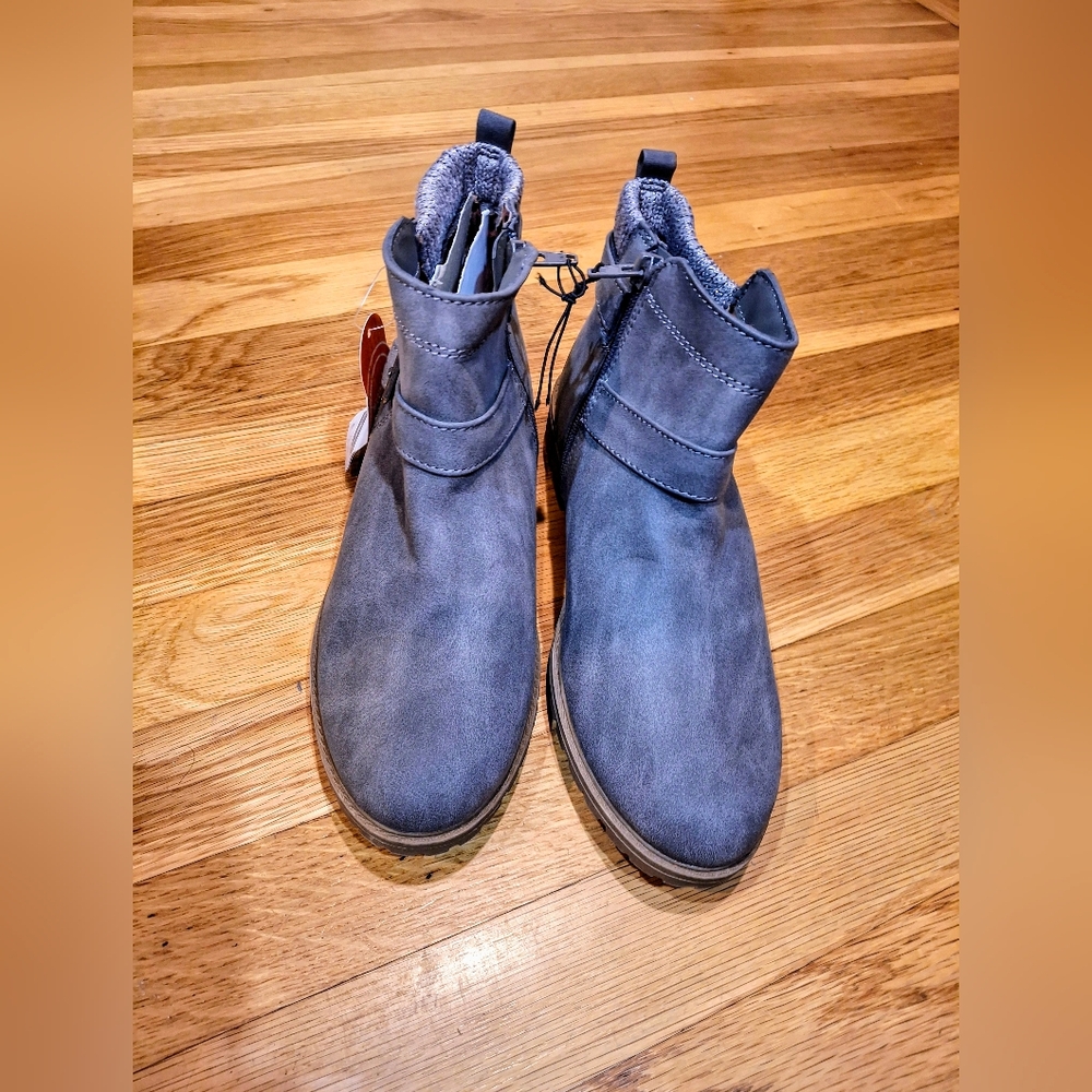Nation Wonder Girl  Sweater Boot Size 6  Gray